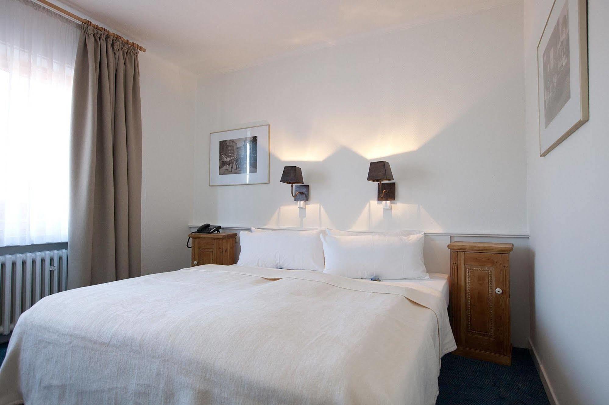Hotel Freihof Am Roland Wedel Eksteriør billede